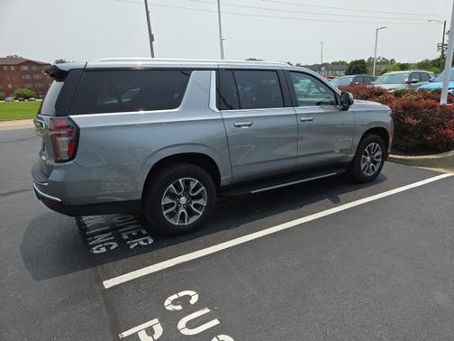 2024 Chevrolet Suburban LT