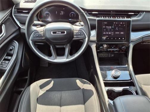 2022 Jeep Grand Cherokee L Laredo