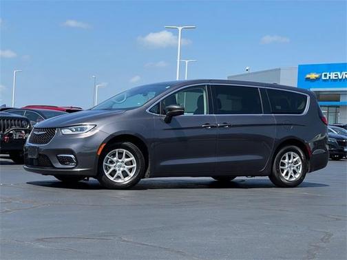 2023 Chrysler Pacifica Touring-L