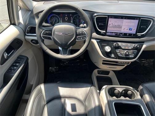 2023 Chrysler Pacifica Touring-L