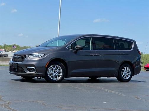 2023 Chrysler Pacifica Touring-L