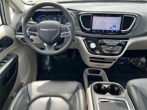 2023 Chrysler Pacifica Touring-L