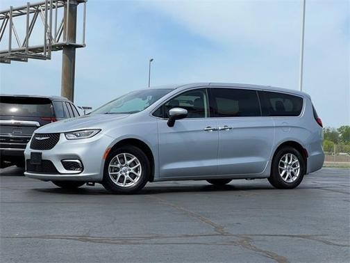 2023 Chrysler Pacifica Touring-L