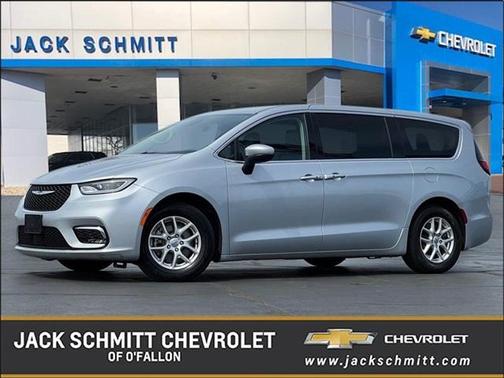 2023 Chrysler Pacifica Touring-L