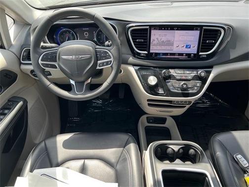 2023 Chrysler Pacifica Touring-L
