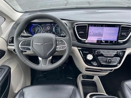 2023 Chrysler Pacifica Touring-L