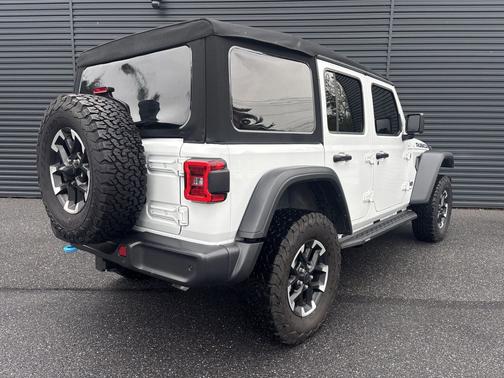 Bright White Clearcoat 2025 Jeep Wrangler 4xe Rubicon