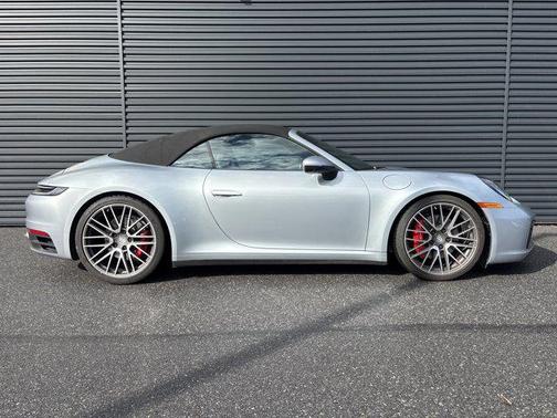 2022 Porsche 911 Carrera 4 GTS