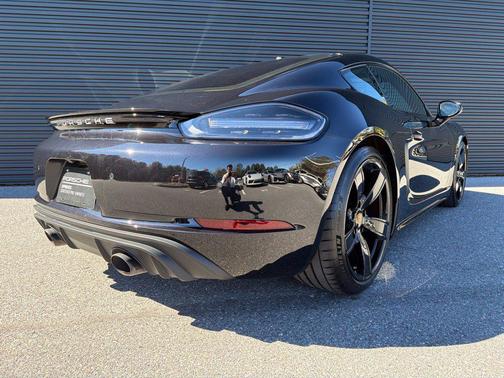 Jet Black Metallic 2025 Porsche 718 Cayman GTS 4.0