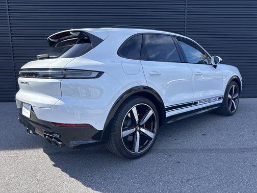 2025 Porsche Cayenne GTS