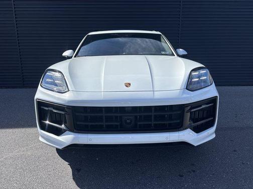 2025 Porsche Cayenne GTS