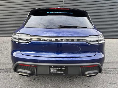 Gentian Blue Metallic 2026 Porsche Macan Macan