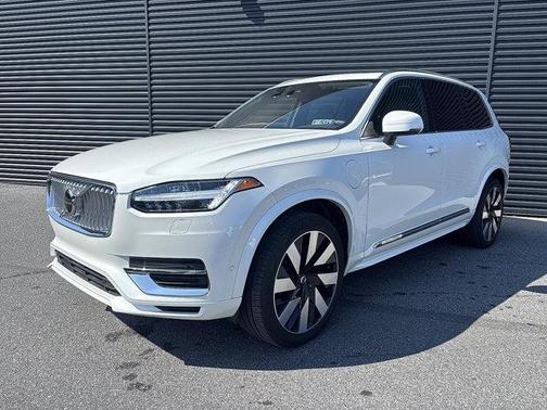 2024 Volvo XC90 Recharge Plug-In Hybrid T8 Plus Bright Theme 7-Seater