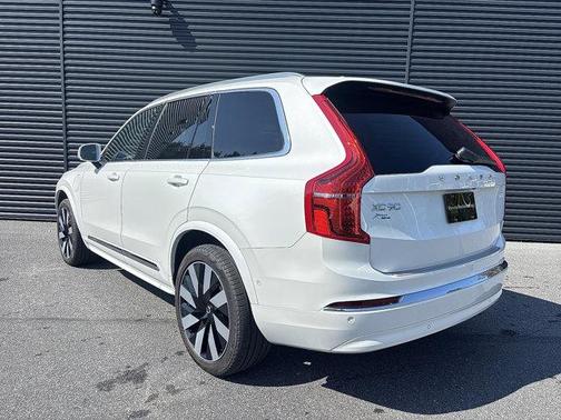 2024 Volvo XC90 Recharge Plug-In Hybrid T8 Plus Bright Theme 7-Seater