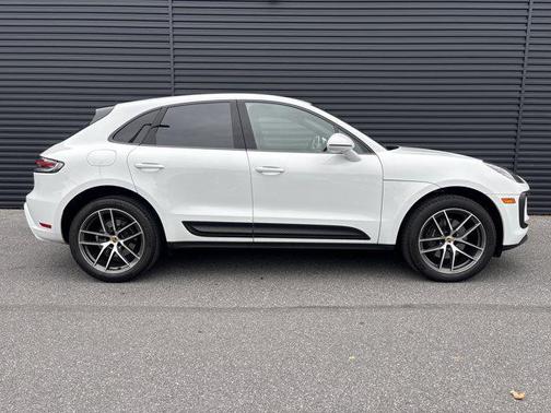 2022 Porsche Macan AWD