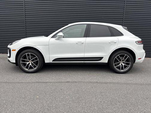 2022 Porsche Macan AWD