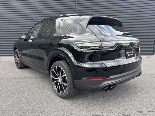 2022 Porsche Cayenne Cayenne