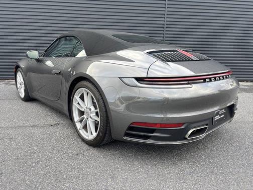 2022 Porsche 911 Carrera