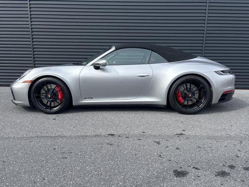 2022 Porsche 911 Carrera 4 GTS