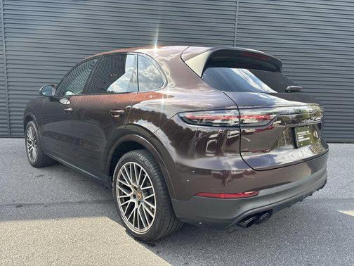 2022 Porsche Cayenne Platinum Edition