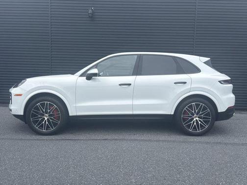 2024 Porsche Cayenne S