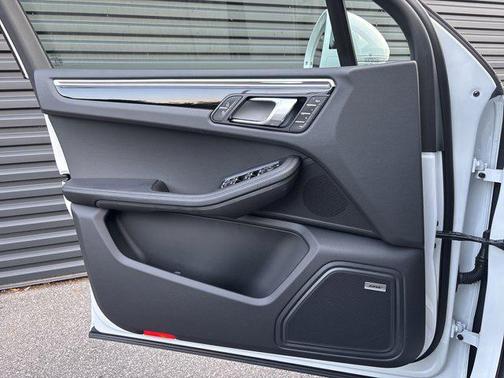 2025 Porsche Macan S