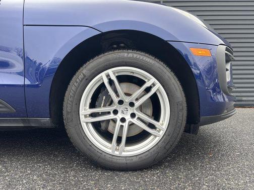 2025 Porsche Macan AWD