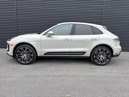 2025 Porsche Macan AWD