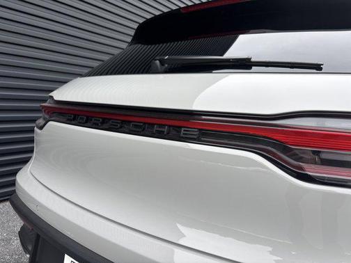 2025 Porsche Macan AWD