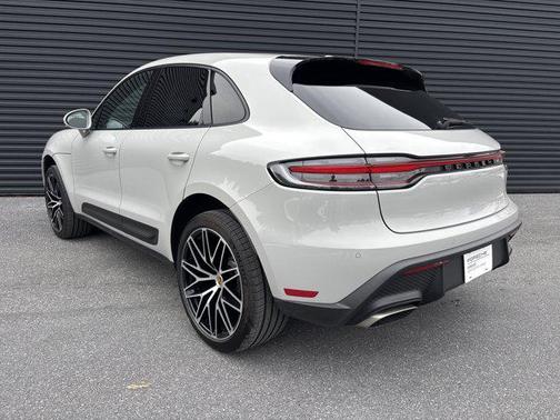 2025 Porsche Macan AWD