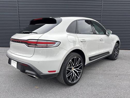 2025 Porsche Macan AWD