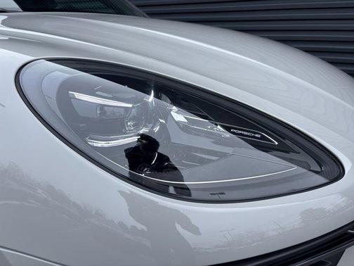 2025 Porsche Macan AWD