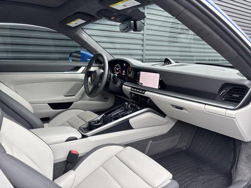 2025 Porsche 911 Carrera