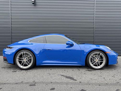 2025 Porsche 911 Carrera