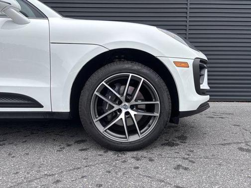2025 Porsche Macan