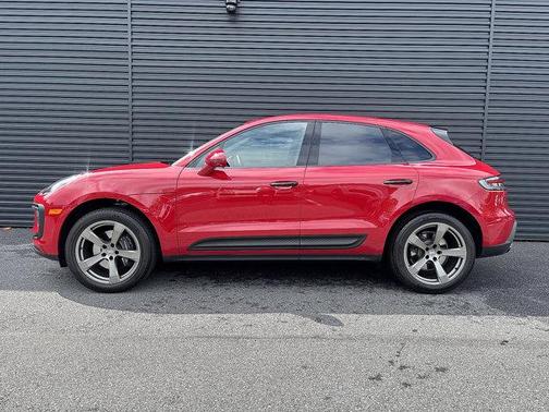 2024 Porsche Macan Premium Package Plus