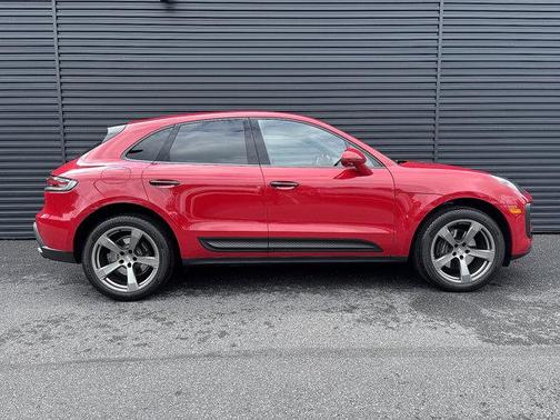 2024 Porsche Macan Premium Package Plus