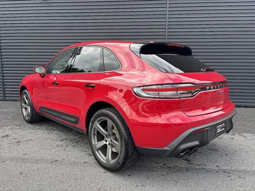 2024 Porsche Macan Premium Package Plus