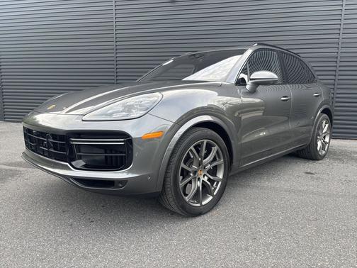 Quartzite Grey Metallic 2022 Porsche Cayenne Turbo