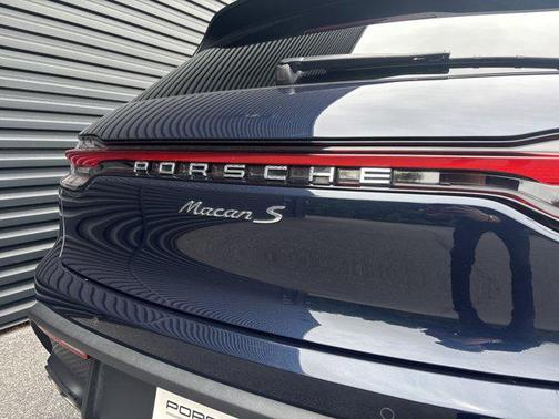 2022 Porsche Macan Macan