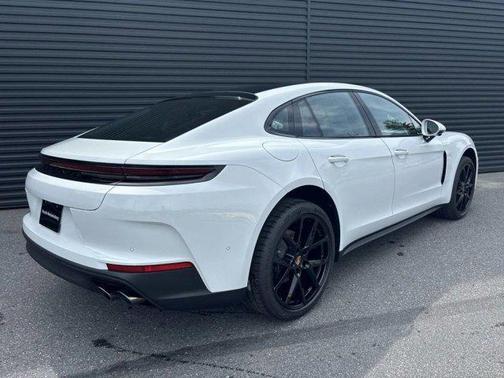 2024 Porsche Panamera 