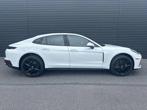 2024 Porsche Panamera 