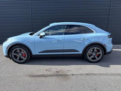 2025 Porsche Macan 4S