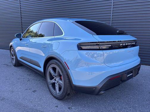 2025 Porsche Macan 4S