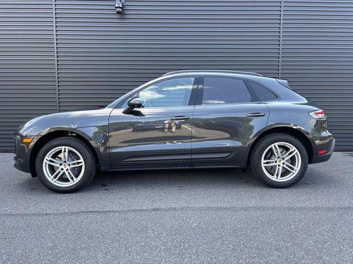2025 Porsche Macan AWD