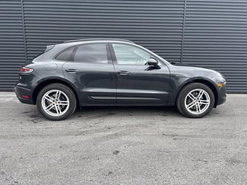 2025 Porsche Macan AWD