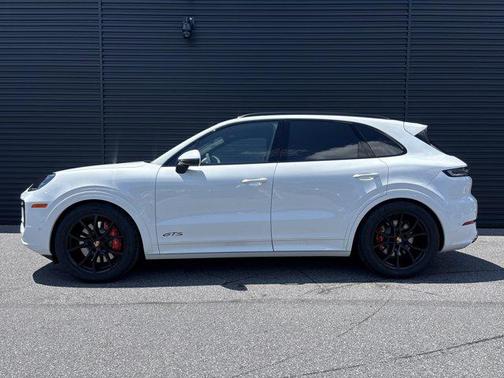 2025 Porsche Cayenne GTS