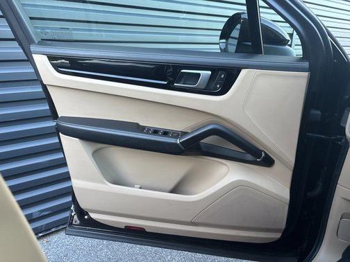 2022 Porsche Cayenne Cayenne E-Hybrid