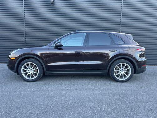 Mahogany Metallic 2022 Porsche Cayenne Cayenne E-Hybrid
