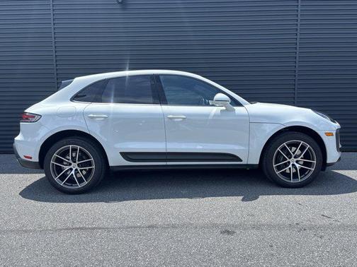 2025 Porsche Macan Base